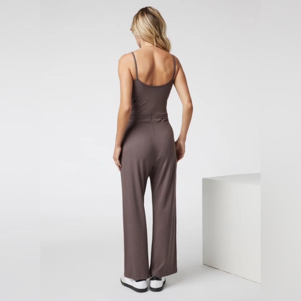 Vuori Womens Pose Scoop Jumpsuit Large Color Chocolate Loungewear Comfort Travel - Picture 2 of 12
